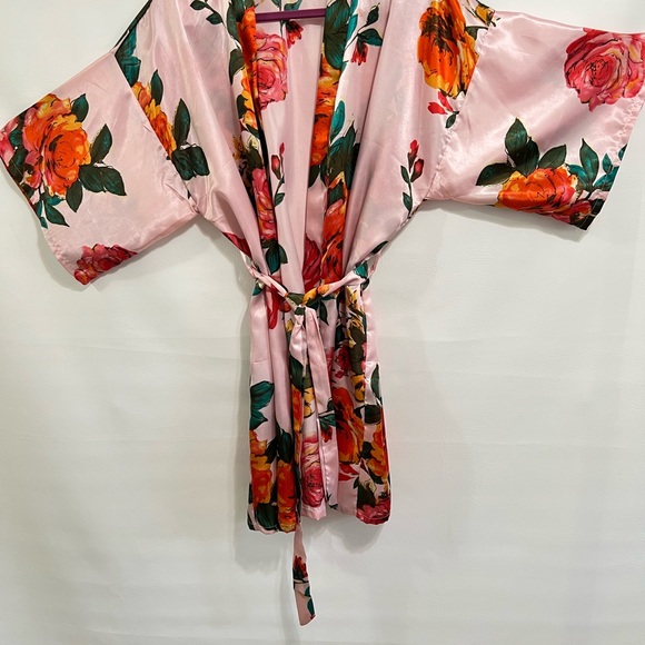 Kimono by Fashion pink floral pattern NWOT tie belt. Cover up, Robe - Picture 6 of 12